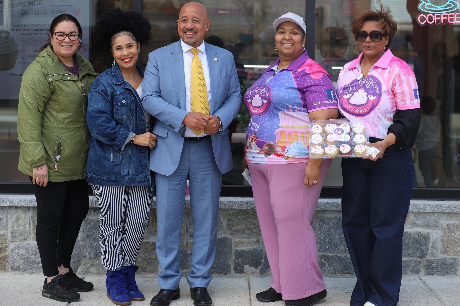Yudith Alvarez with Mayor Brian DePeña and the Sweet Grace Heavenly Cakes team